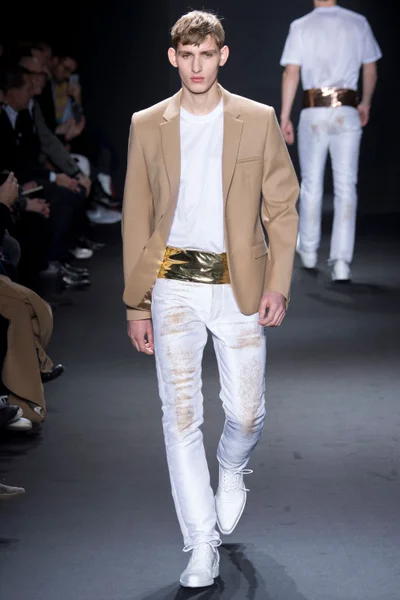 Look 7